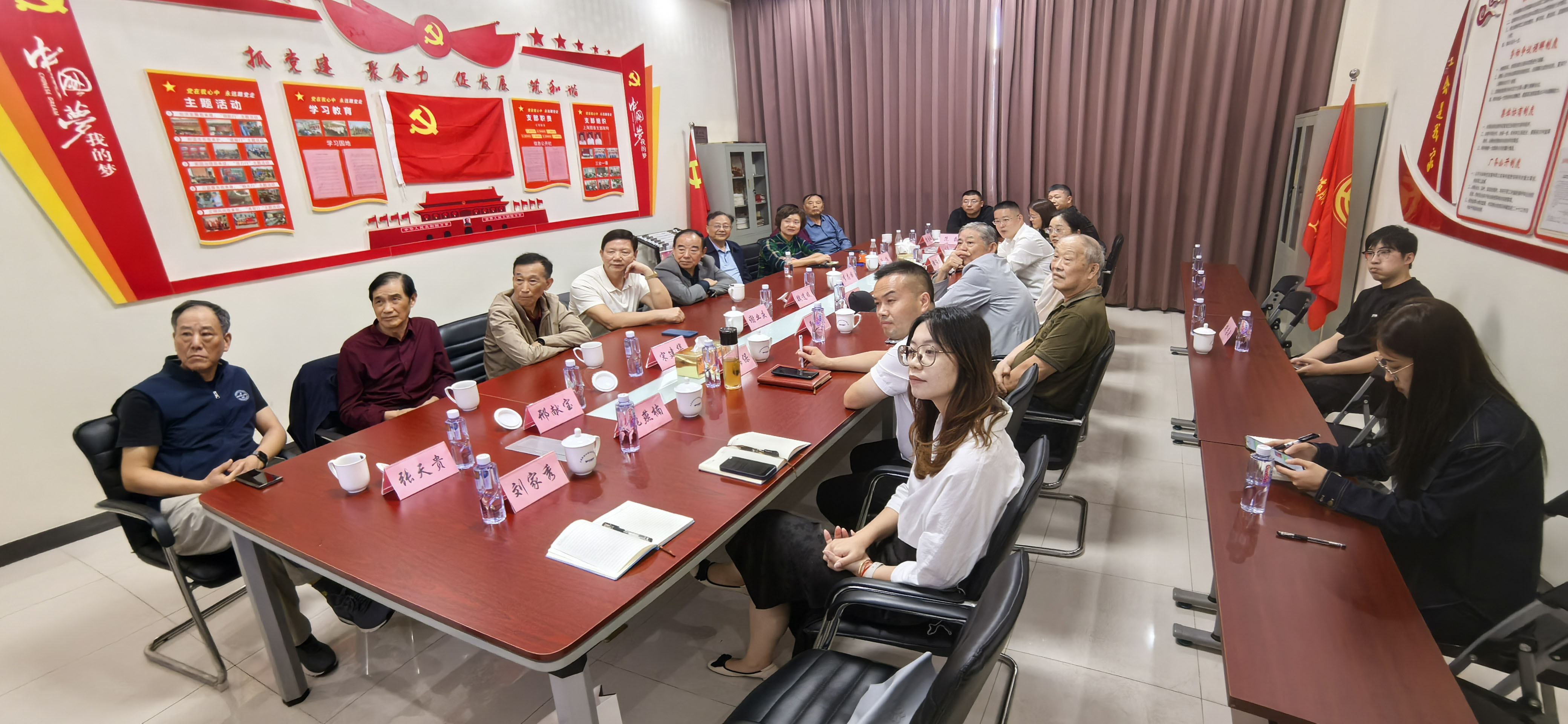 蕪湖市關工委、奉賢區關工領導委蒞臨上海朋泰參觀指導